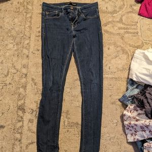 Straight-legged jeans